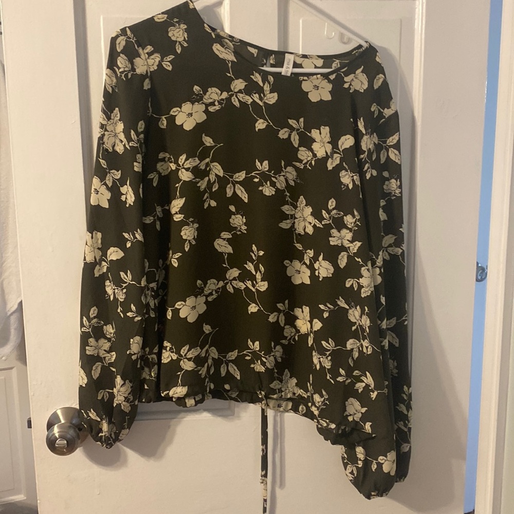 Green size large Mia and Tess blouse